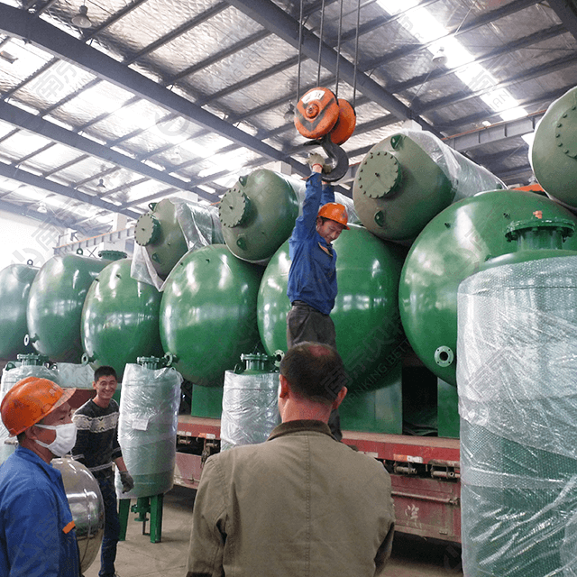 Intercambiador de calor volumétrico de bobina flotante